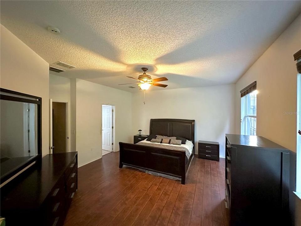 For Sale: $780,000 (5 beds, 4 baths, 3512 Square Feet)