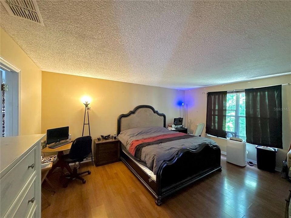 For Sale: $780,000 (5 beds, 4 baths, 3512 Square Feet)