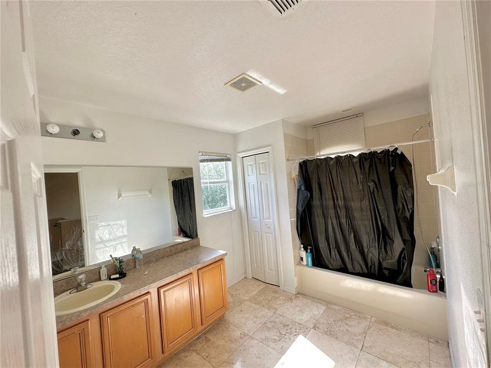 For Sale: $780,000 (5 beds, 4 baths, 3512 Square Feet)