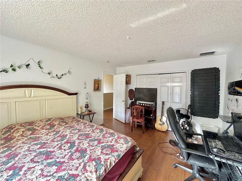 For Sale: $780,000 (5 beds, 4 baths, 3512 Square Feet)