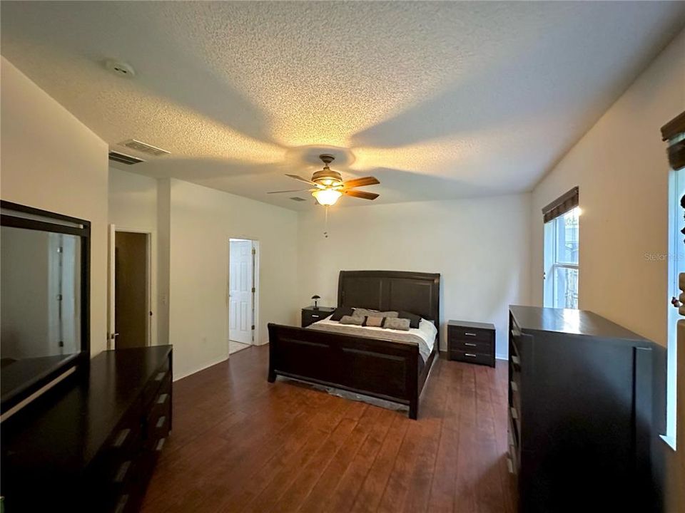 For Sale: $780,000 (5 beds, 4 baths, 3512 Square Feet)