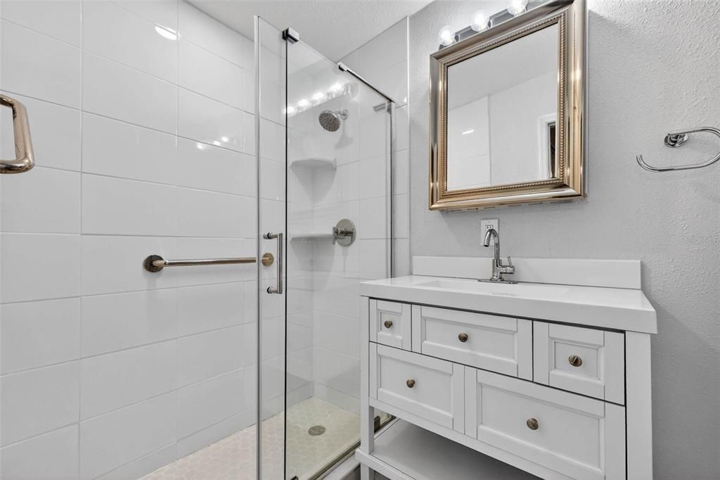 На продажу: $375,000 (2 спален, 2 ванн, 1100 Квадратных фут)