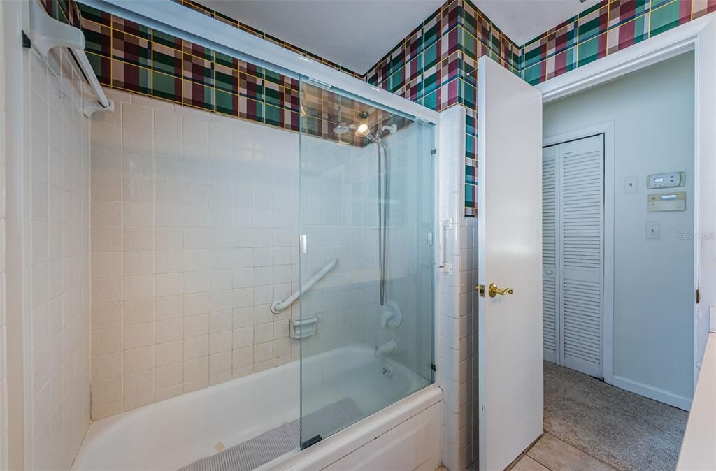 На продажу: $375,000 (2 спален, 2 ванн, 1100 Квадратных фут)