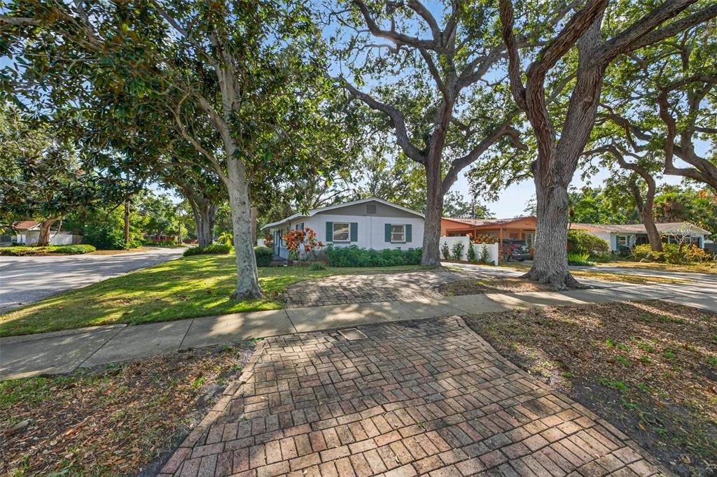 На продажу: $375,000 (2 спален, 2 ванн, 1100 Квадратных фут)