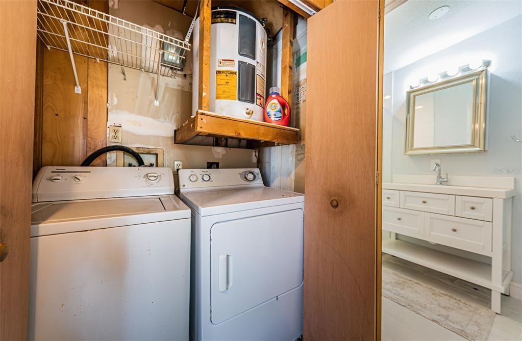 На продажу: $375,000 (2 спален, 2 ванн, 1100 Квадратных фут)