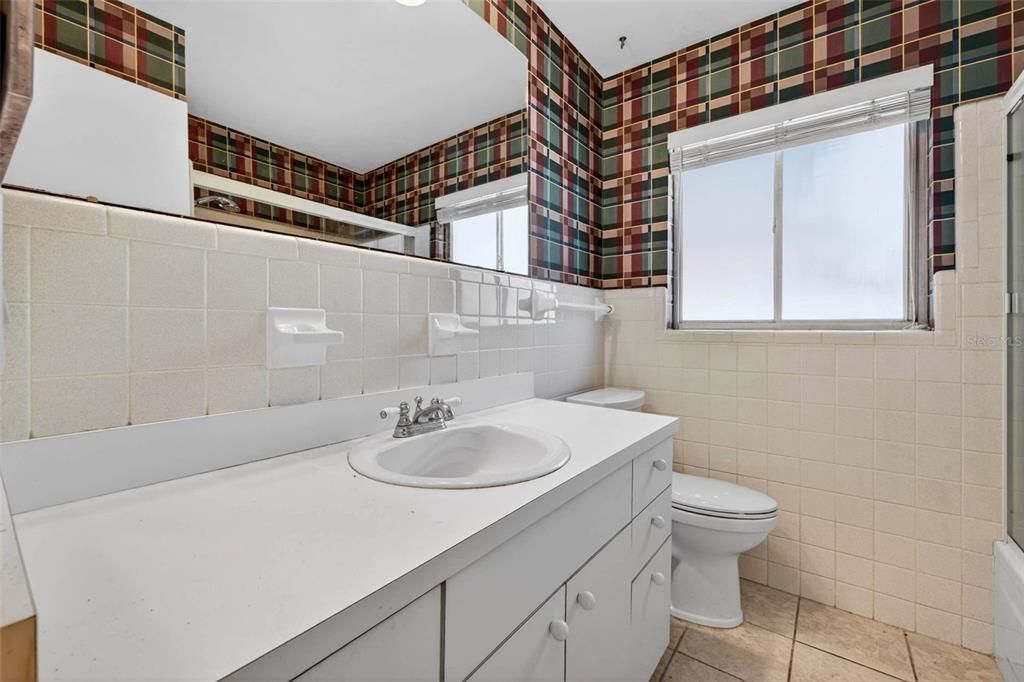 На продажу: $375,000 (2 спален, 2 ванн, 1100 Квадратных фут)