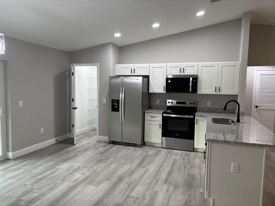 For Sale: $234,900 (3 beds, 2 baths, 1405 Square Feet)
