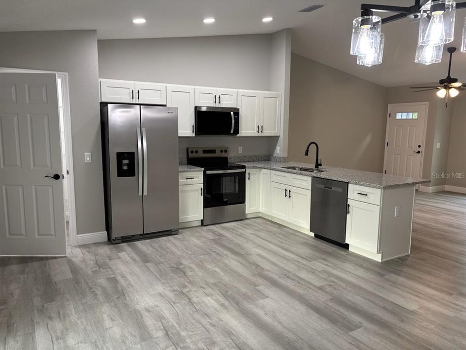 For Sale: $234,900 (3 beds, 2 baths, 1405 Square Feet)