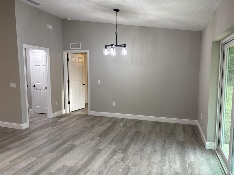For Sale: $234,900 (3 beds, 2 baths, 1405 Square Feet)