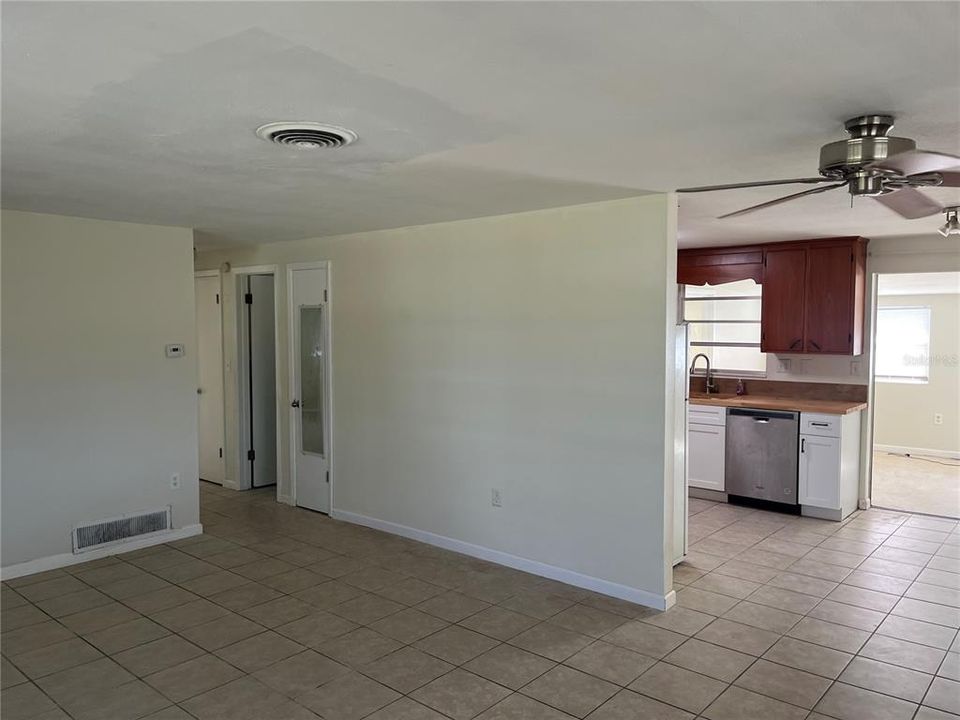 For Rent: $1,800 (2 beds, 2 baths, 936 Square Feet)