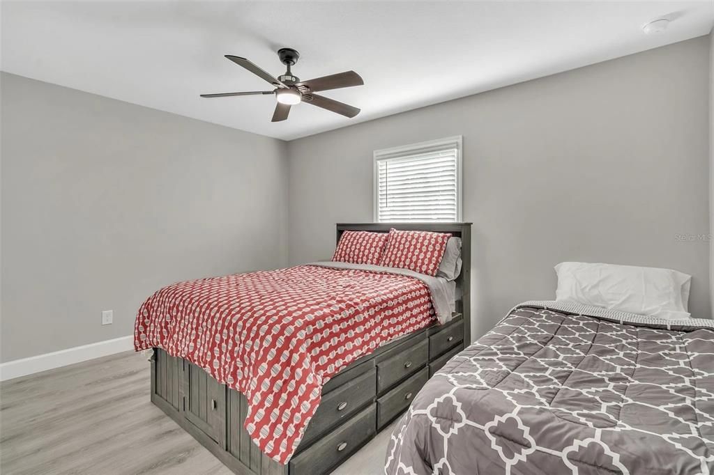 待售: $407,600 (4 贝兹, 2 浴室, 1817 平方英尺)