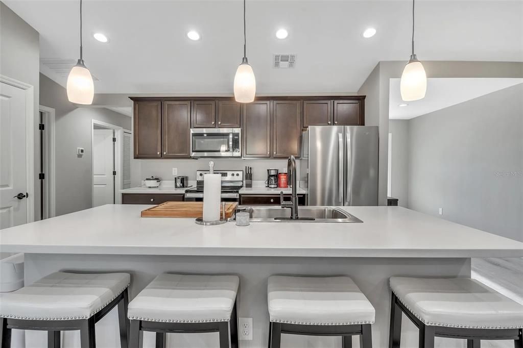 待售: $407,600 (4 贝兹, 2 浴室, 1817 平方英尺)