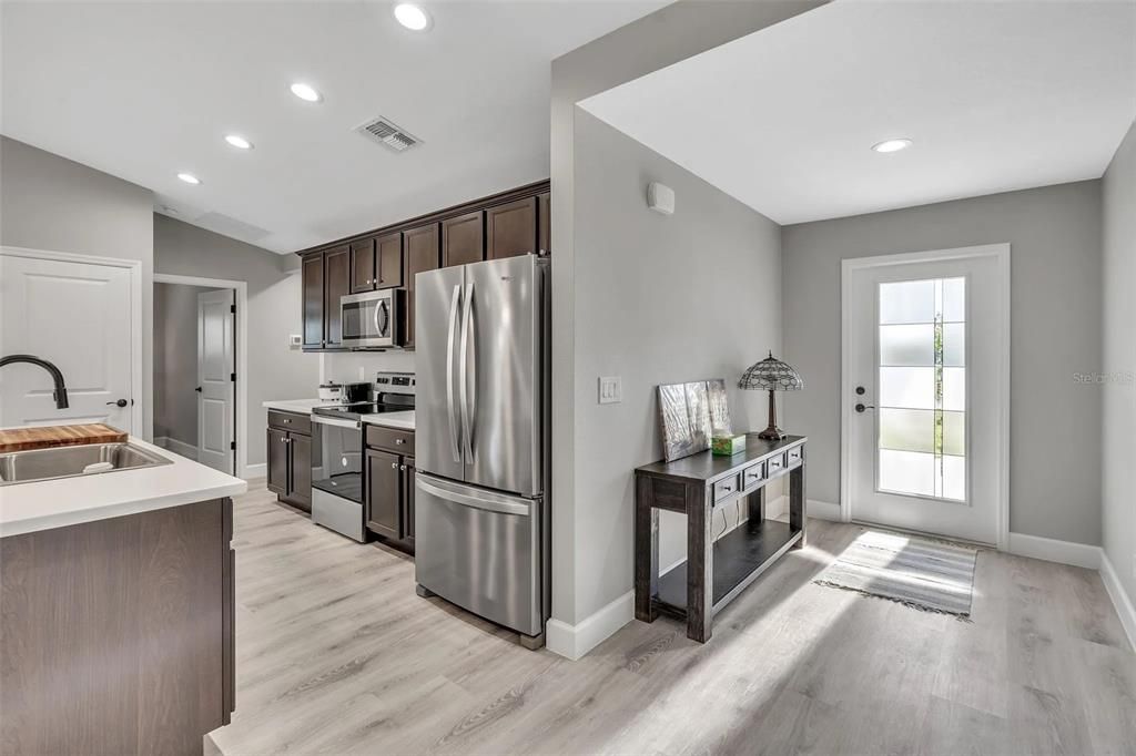 待售: $407,600 (4 贝兹, 2 浴室, 1817 平方英尺)