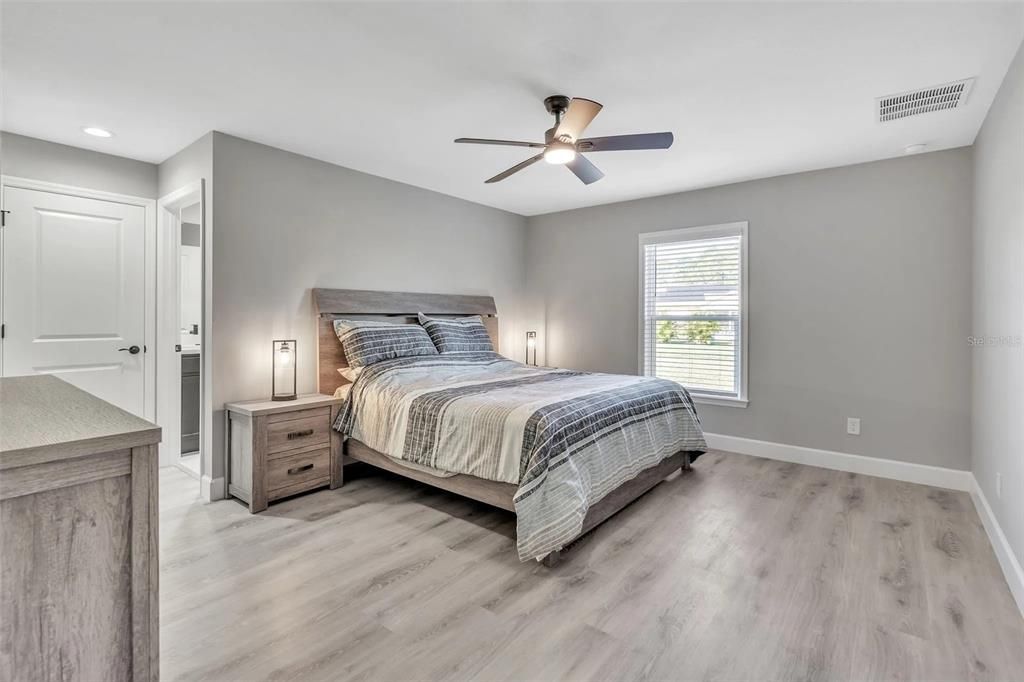 待售: $407,600 (4 贝兹, 2 浴室, 1817 平方英尺)