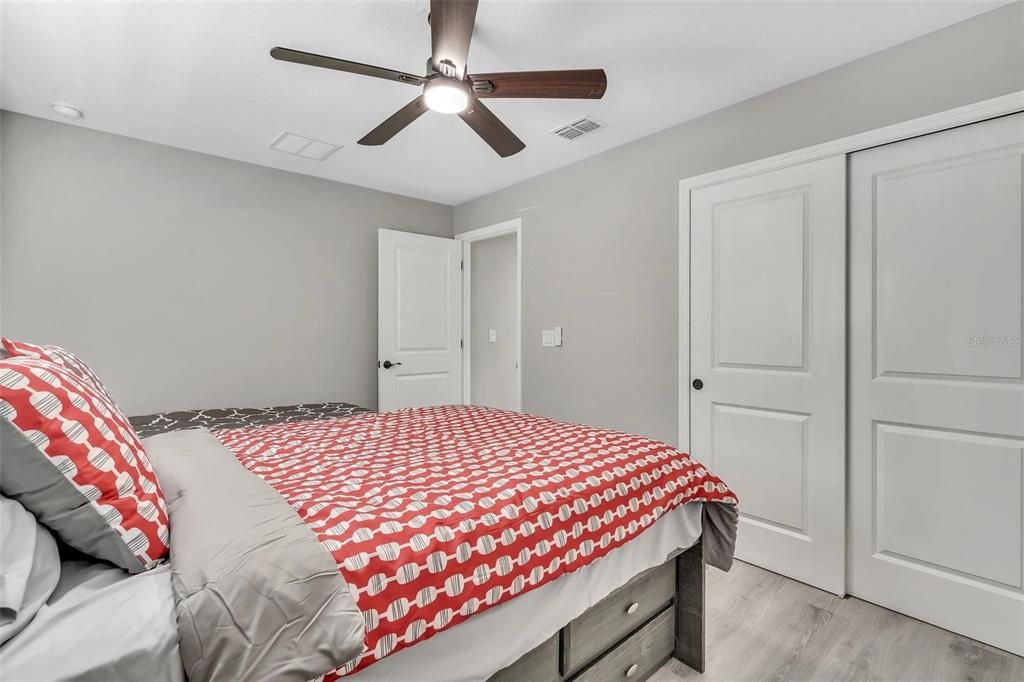 待售: $407,600 (4 贝兹, 2 浴室, 1817 平方英尺)