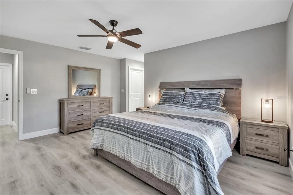 待售: $407,600 (4 贝兹, 2 浴室, 1817 平方英尺)