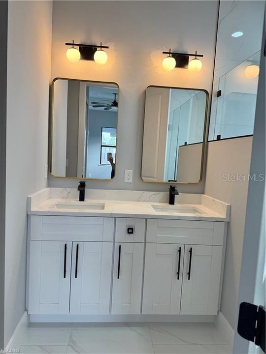 For Sale: $379,000 (4 beds, 2 baths, 1671 Square Feet)