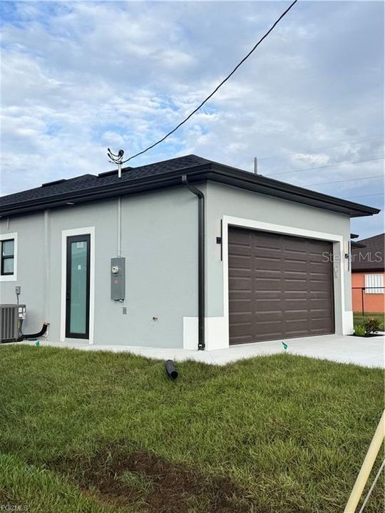 For Sale: $379,000 (4 beds, 2 baths, 1671 Square Feet)