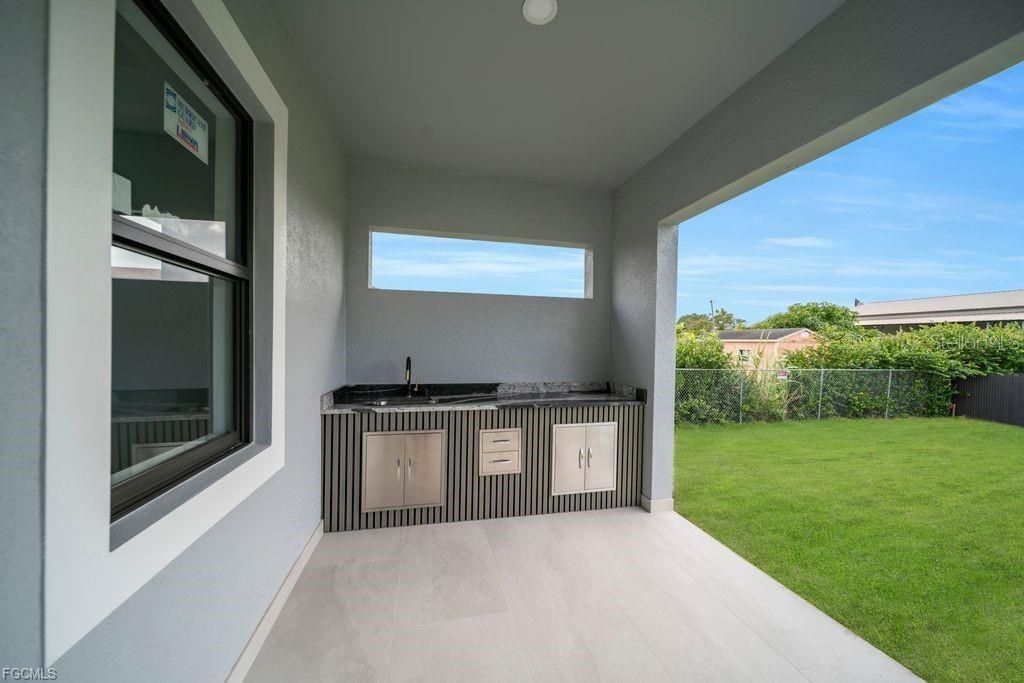 En Venta: $379,000 (4 camas, 2 baños, 1671 Pies cuadrados)