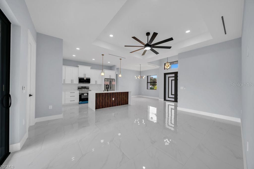 En Venta: $379,000 (4 camas, 2 baños, 1671 Pies cuadrados)