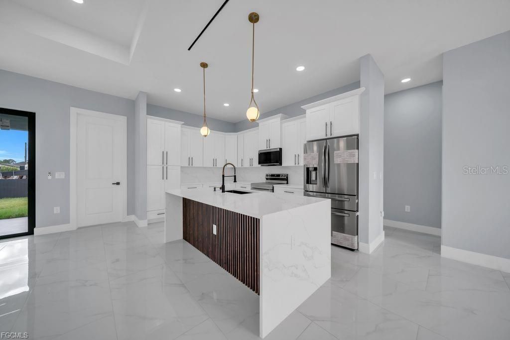 En Venta: $379,000 (4 camas, 2 baños, 1671 Pies cuadrados)