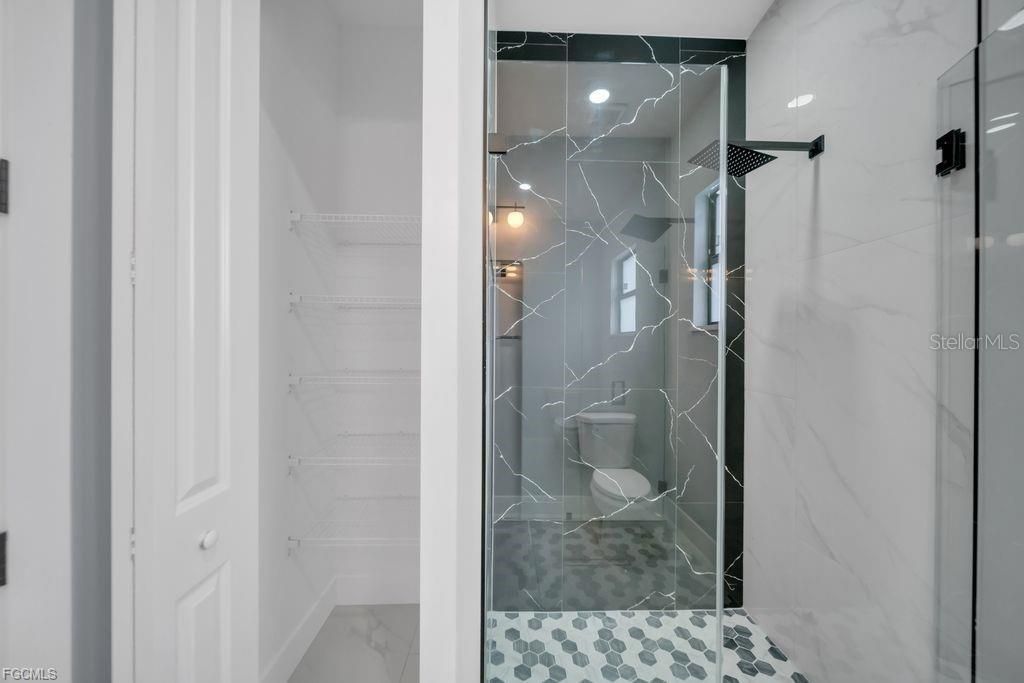 En Venta: $379,000 (4 camas, 2 baños, 1671 Pies cuadrados)