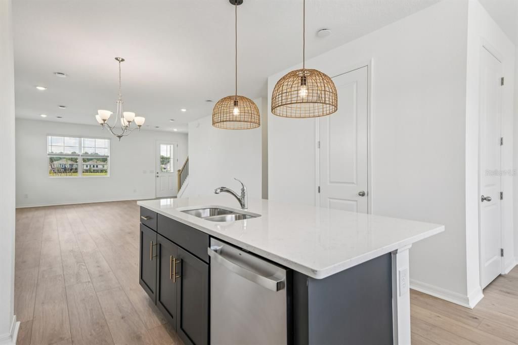 待售: $479,990 (3 贝兹, 2 浴室, 1675 平方英尺)