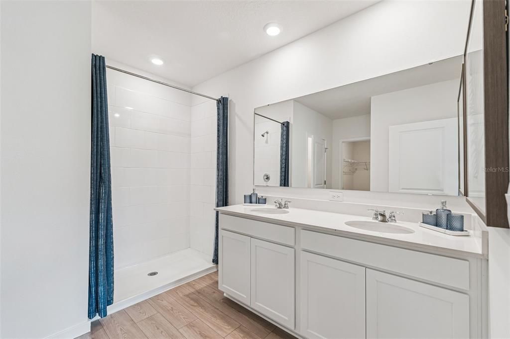 En Venta: $446,990 (4 camas, 2 baños, 1828 Pies cuadrados)