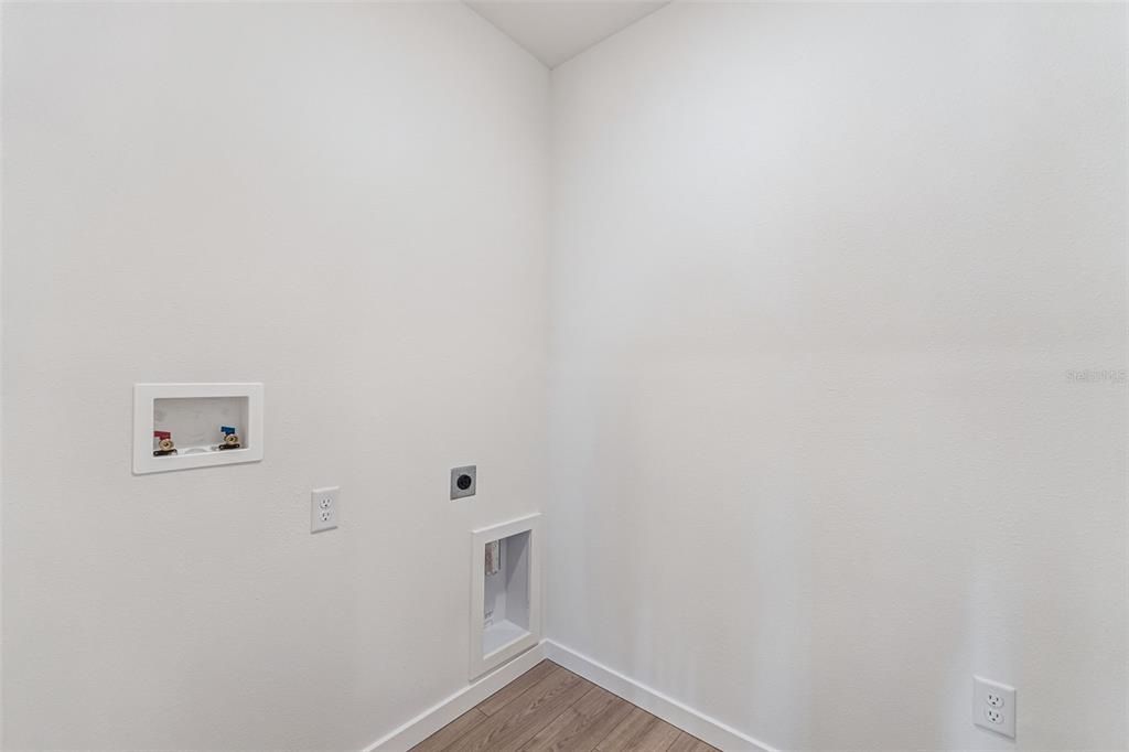 En Venta: $446,990 (4 camas, 2 baños, 1828 Pies cuadrados)