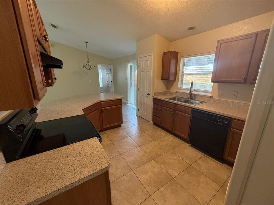 For Sale: $239,000 (3 beds, 2 baths, 1594 Square Feet)