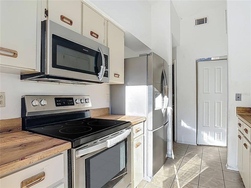 На продажу: $175,000 (3 спален, 2 ванн, 1081 Квадратных фут)