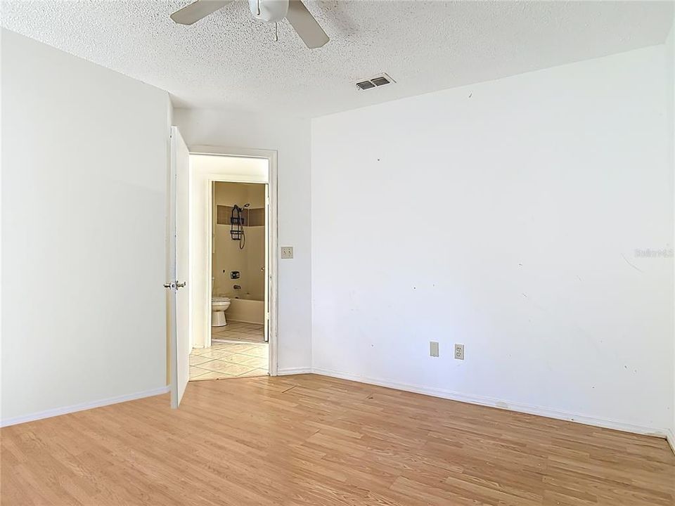 На продажу: $175,000 (3 спален, 2 ванн, 1081 Квадратных фут)