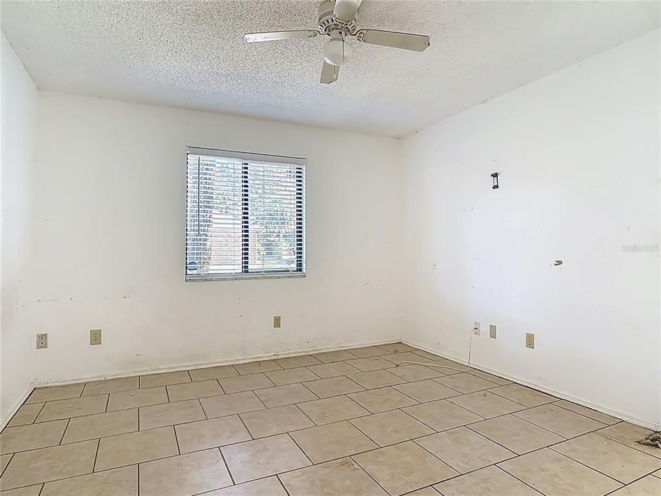 На продажу: $175,000 (3 спален, 2 ванн, 1081 Квадратных фут)