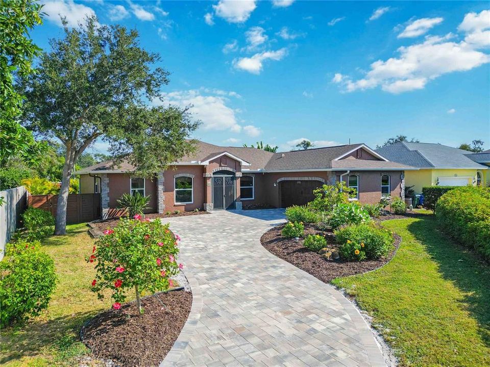 For Sale: $659,000 (3 beds, 2 baths, 2177 Square Feet)