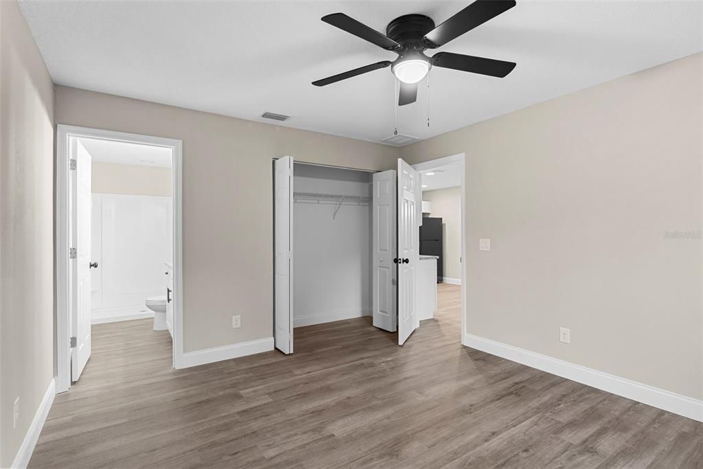 На продажу: $525,000 (6 спален, 0 ванн, 2150 Квадратных фут)