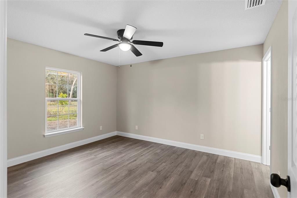 На продажу: $525,000 (6 спален, 0 ванн, 2150 Квадратных фут)