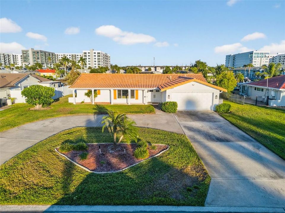 Activo con contrato: $975,000 (3 camas, 2 baños, 1666 Pies cuadrados)