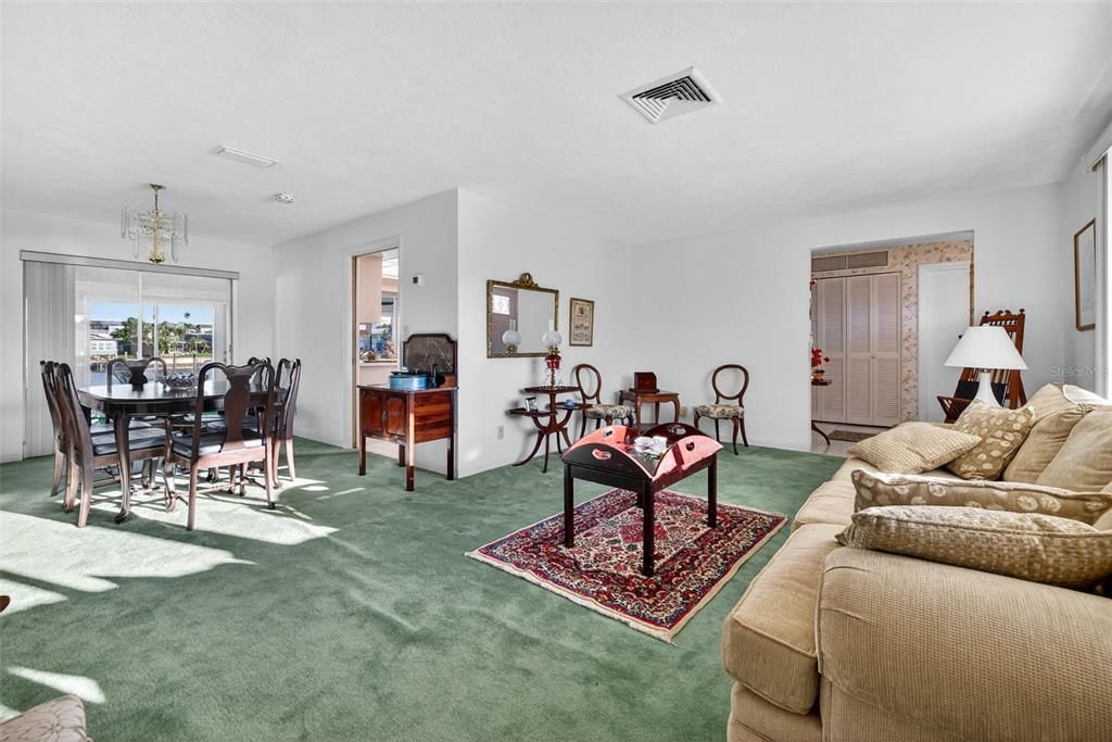 Activo con contrato: $975,000 (3 camas, 2 baños, 1666 Pies cuadrados)