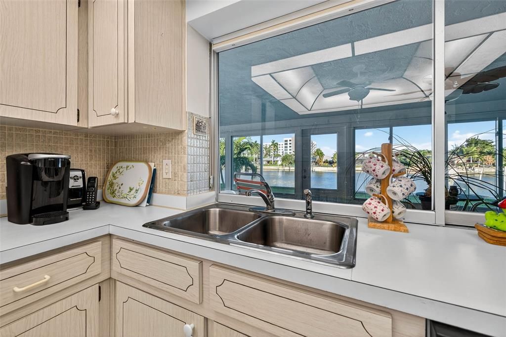 Activo con contrato: $975,000 (3 camas, 2 baños, 1666 Pies cuadrados)