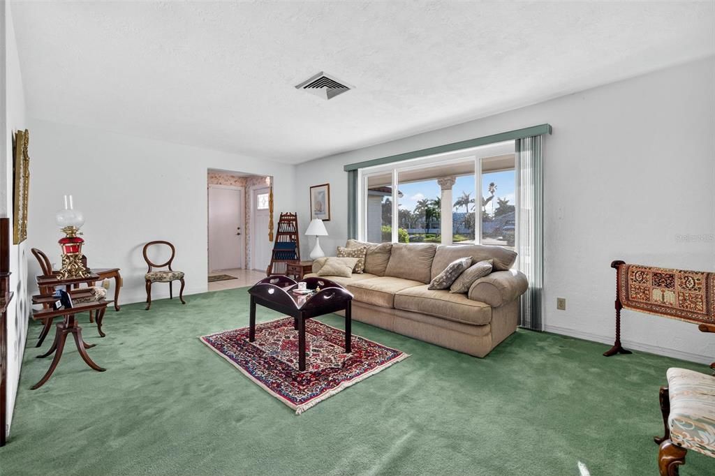 Activo con contrato: $975,000 (3 camas, 2 baños, 1666 Pies cuadrados)