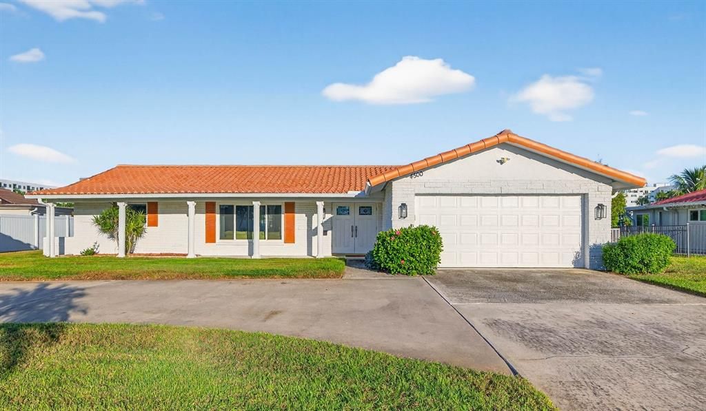 Activo con contrato: $975,000 (3 camas, 2 baños, 1666 Pies cuadrados)