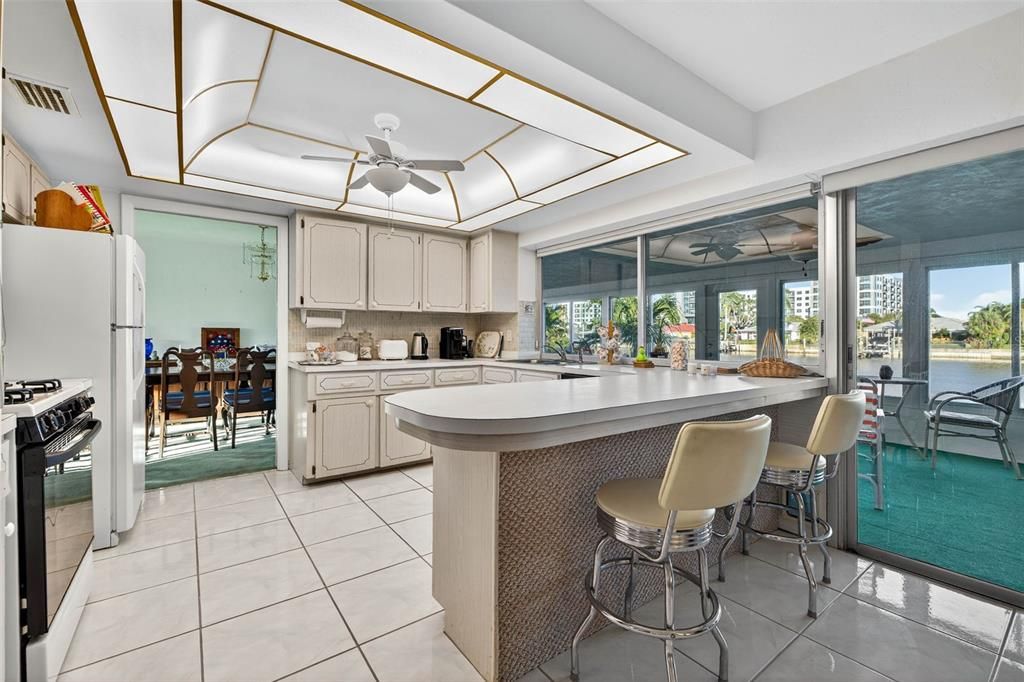 Activo con contrato: $975,000 (3 camas, 2 baños, 1666 Pies cuadrados)