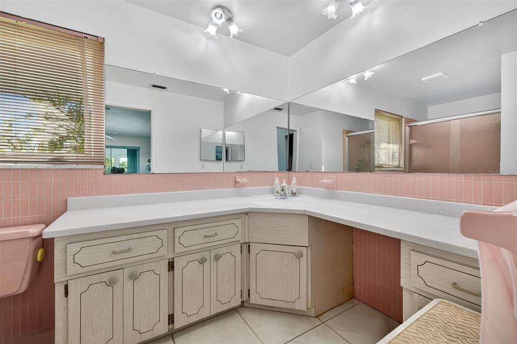 Activo con contrato: $975,000 (3 camas, 2 baños, 1666 Pies cuadrados)