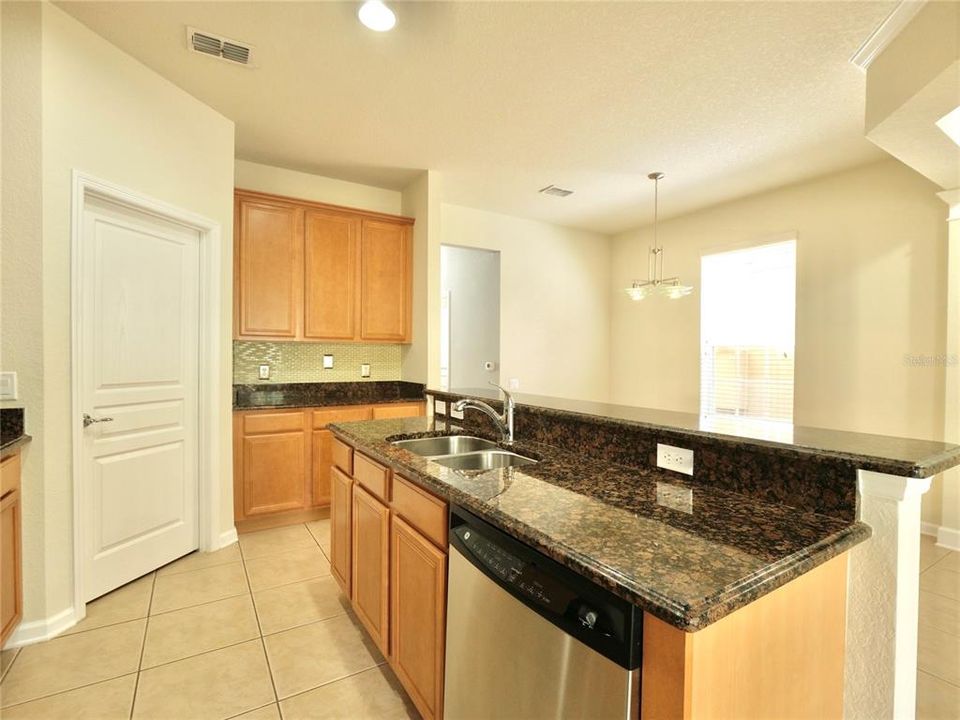 出租: $2,600 (3 贝兹, 2 浴室, 1644 平方英尺)