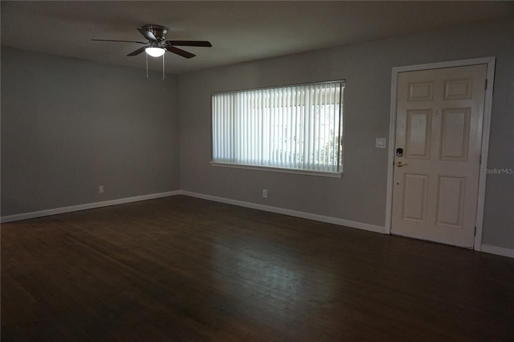 出租: $2,500 (2 贝兹, 2 浴室, 1292 平方英尺)