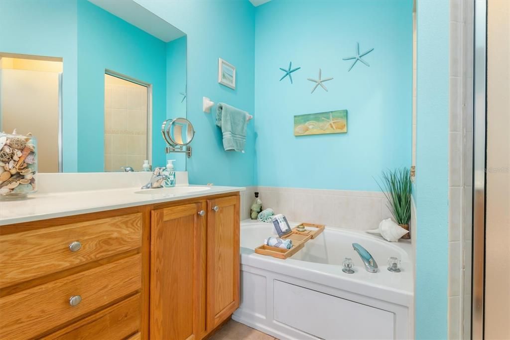 На продажу: $384,000 (2 спален, 2 ванн, 1667 Квадратных фут)