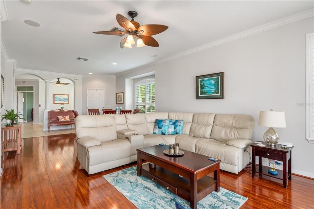 На продажу: $384,000 (2 спален, 2 ванн, 1667 Квадратных фут)