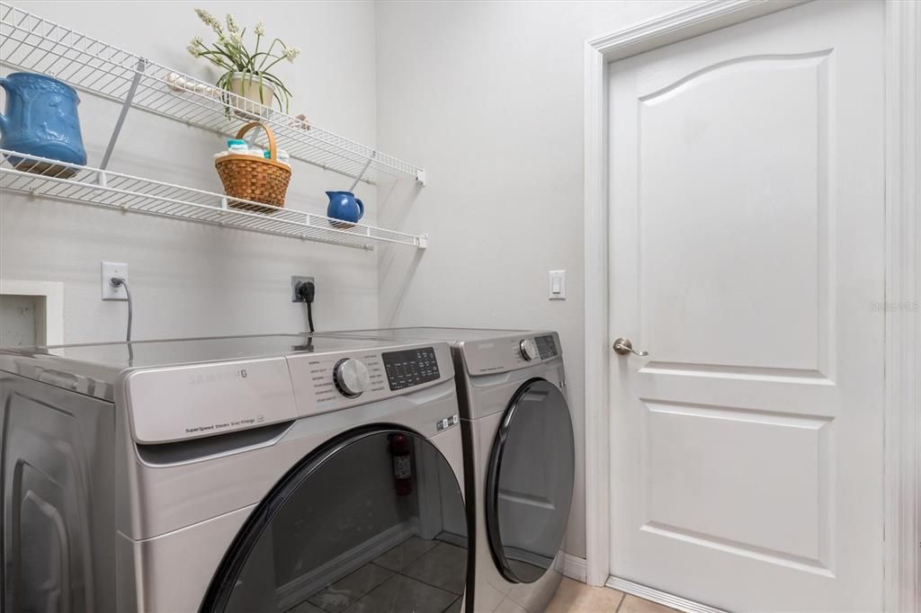 На продажу: $384,000 (2 спален, 2 ванн, 1667 Квадратных фут)