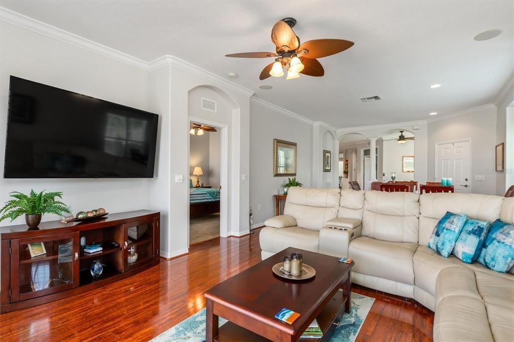 На продажу: $384,000 (2 спален, 2 ванн, 1667 Квадратных фут)