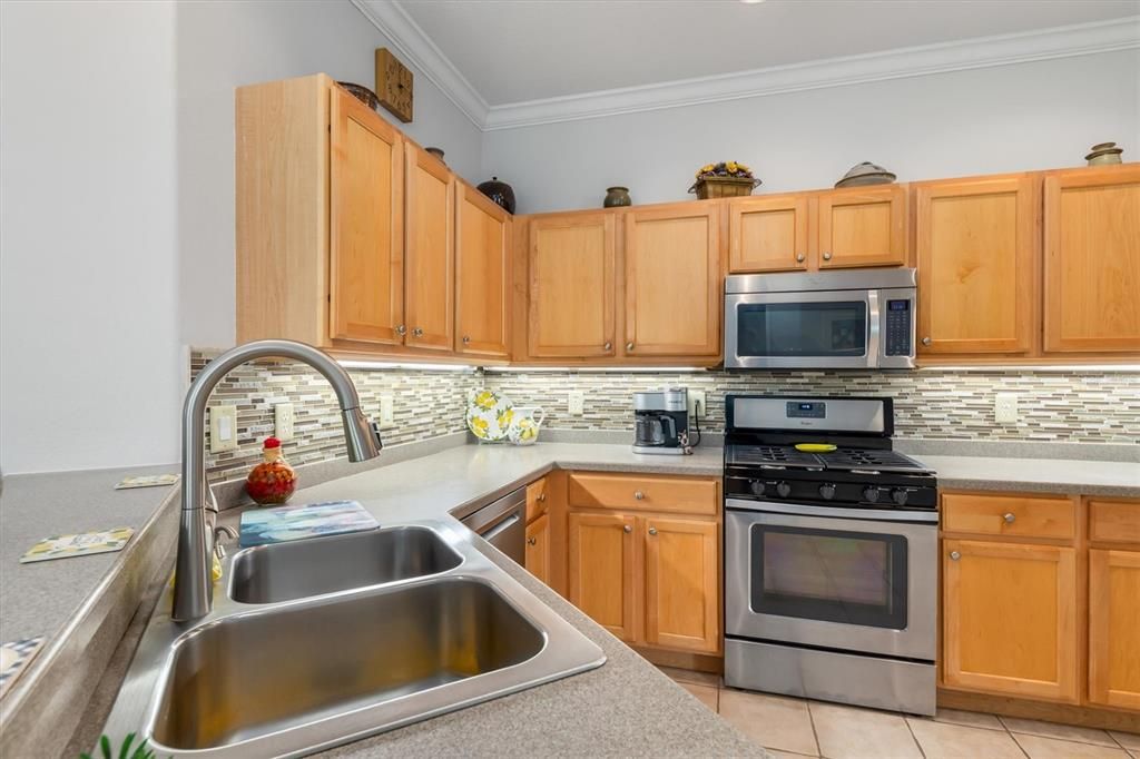 На продажу: $384,000 (2 спален, 2 ванн, 1667 Квадратных фут)